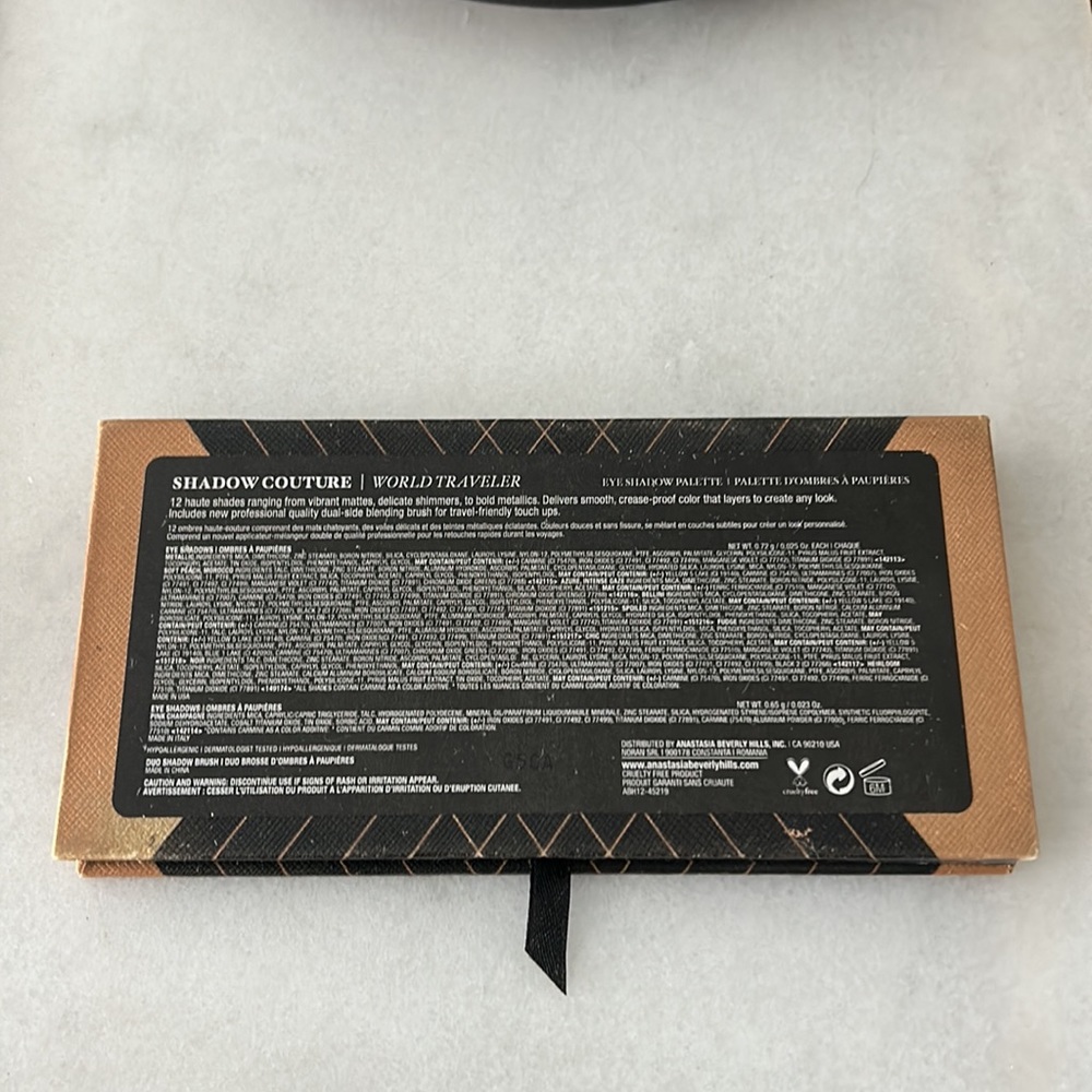 ABH World Traveler eyeshadow palette - Picture 3 of 3